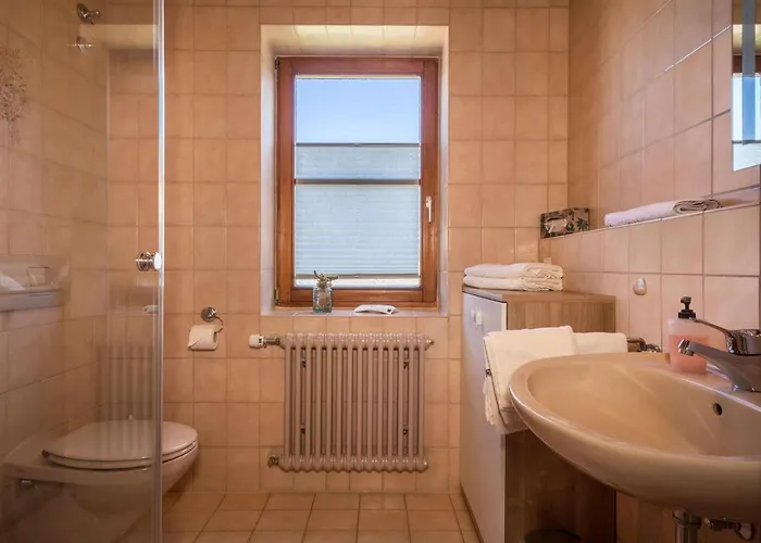 Ursula Hiemer 2 شقة *