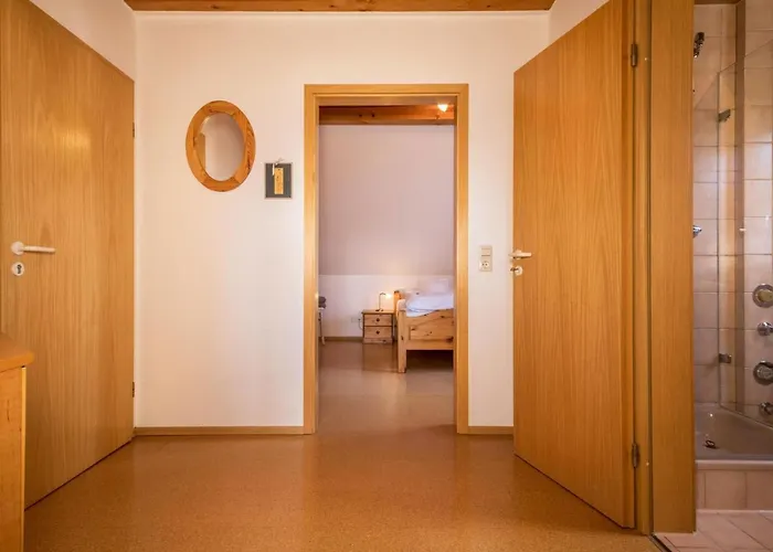 Ursula Hiemer 2 شقة *